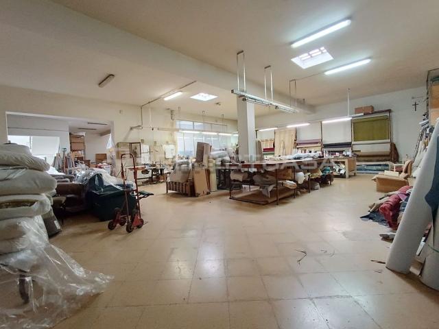 Locale Commerciale in vendita a Puglia, Lecce
