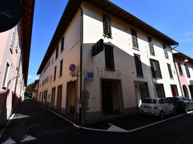Locale Commerciale in vendita a Comun Nuovo, Bergamo