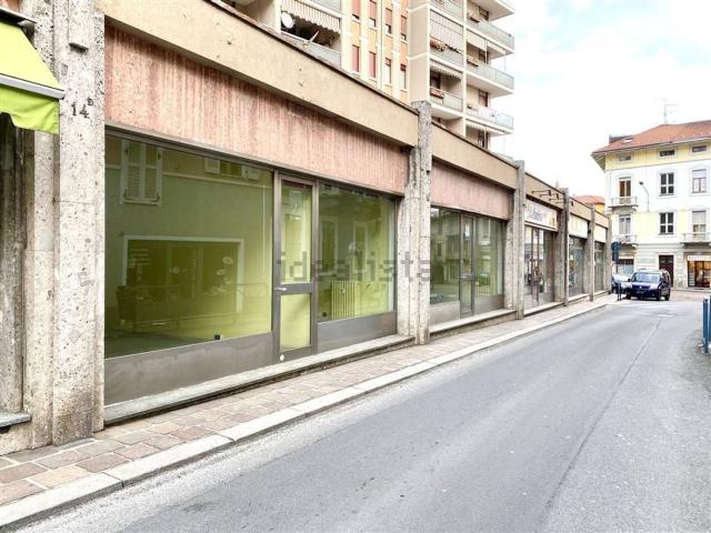 Locale Commerciale in vendita a Piazzo, Piemonte