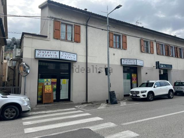Locale Commerciale in vendita a Villa Fastiggi, Marche