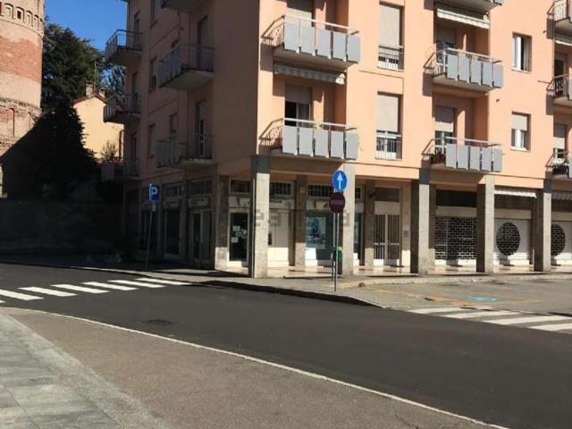Locale Commerciale in vendita a Gallarate, Lombardia