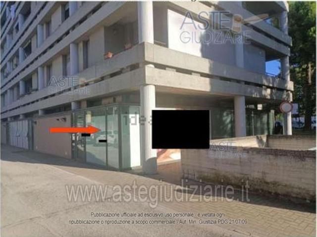 Locale Commerciale in vendita a San Cristoforo, Marche