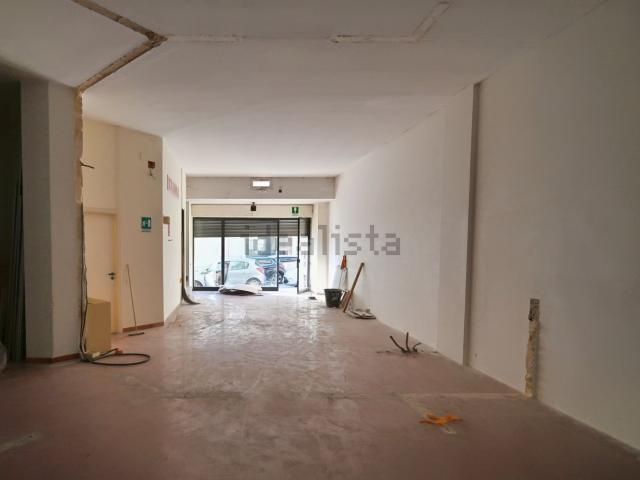 Locale Commerciale in vendita a Puglia, Bari