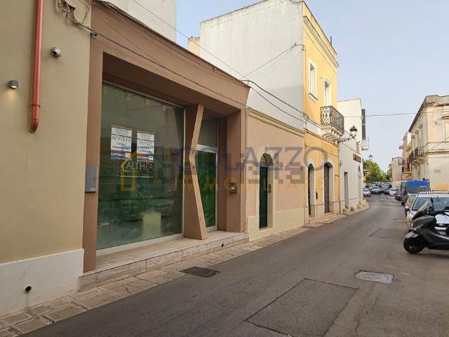 Locale Commerciale in vendita a Puglia, Lecce
