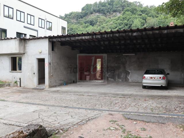 Locale Commerciale in vendita a Monte Scirlago, Cittiglio