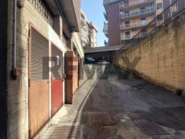 Locale Commerciale in vendita a Monte Po-Nesima-San Leone-Rapisardi, Catania