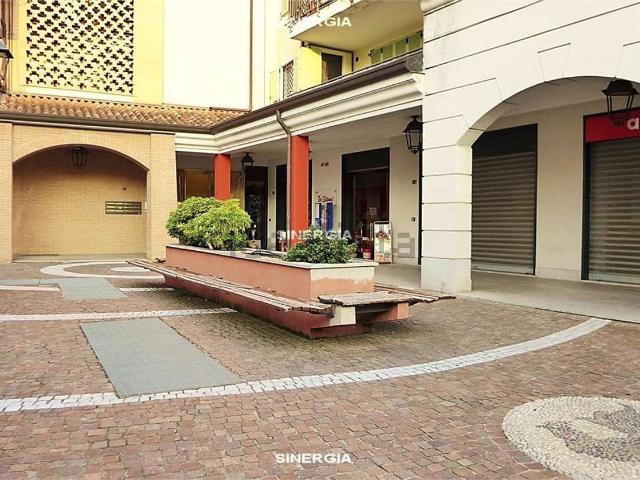 Locale Commerciale in vendita a Abbiategrasso, Lombardia