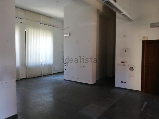 Locale Commerciale in vendita a Montegabbione, Terni