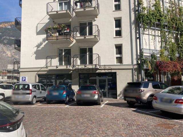 Locale Commerciale in vendita a Comunità Rotaliana-Königsberg, Mezzolombardo