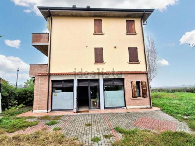 Locale Commerciale in vendita a Terra di Mezzo, Re