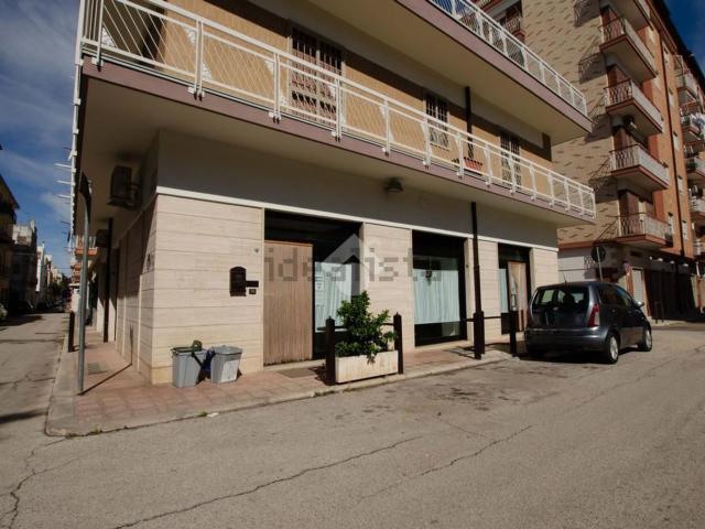 Locale Commerciale in vendita a Puglia, Bari