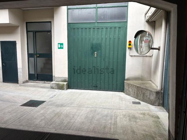 Locale Commerciale in vendita a Triante, Monza