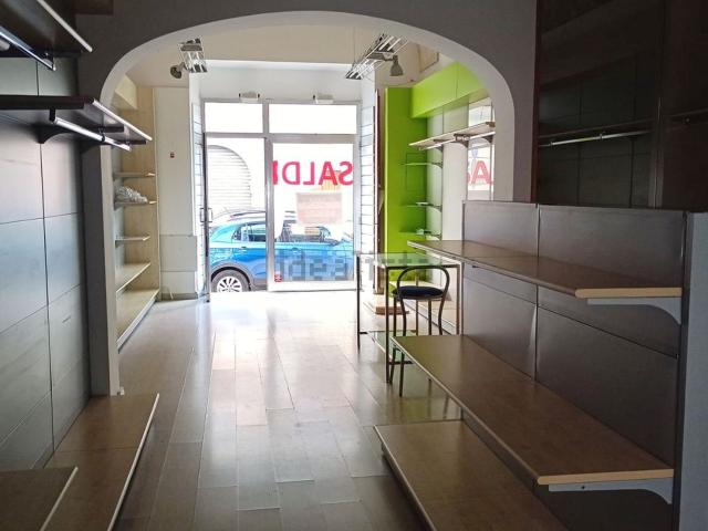 Locale Commerciale in vendita a Puglia, Lecce