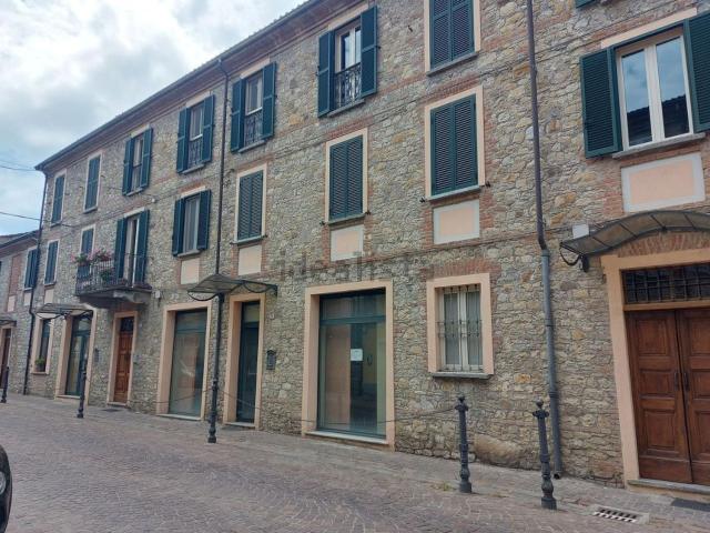 Locale Commerciale in vendita a Volpedo, Alessandria
