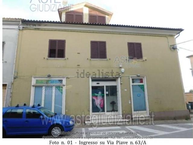 Locale Commerciale in vendita a Marche, Ancona