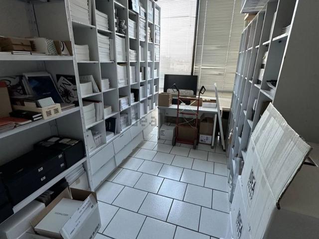 Locale Commerciale in vendita a Unione dei comuni del Distretto Ceramico, Sassuolo
