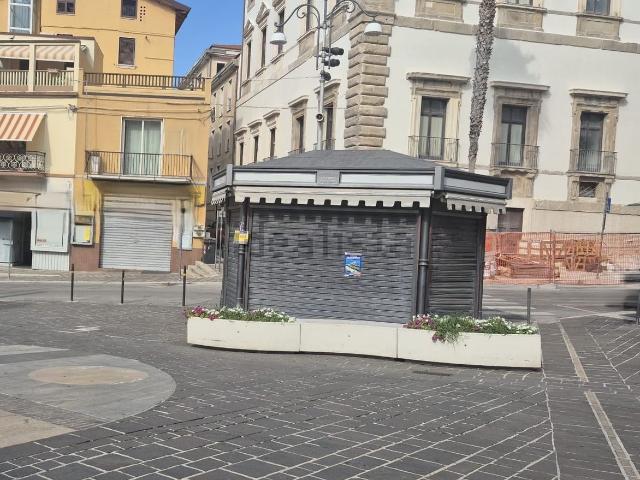 Locale Commerciale in vendita a Ortona, Abruzzo