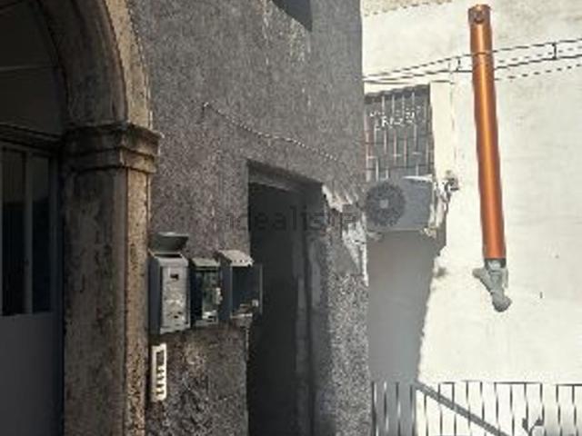 Locale Commerciale in vendita a Centro storico, Catania
