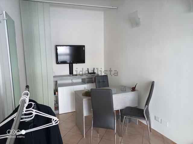 Locale Commerciale in vendita a I lecci, Prato