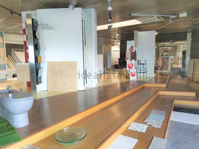 Locale Commerciale in vendita a Pagliare, Spinetoli
