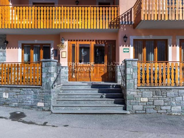 Locale Commerciale in vendita a Breuil Cervinia, Aosta