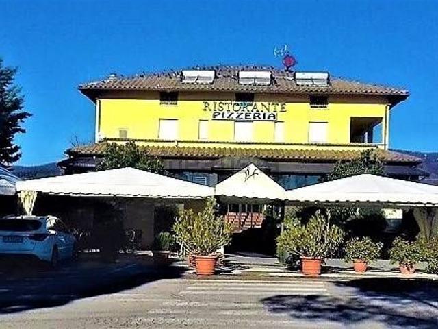 Locale Commerciale in vendita a Tuoro Sul Trasimeno, Umbria
