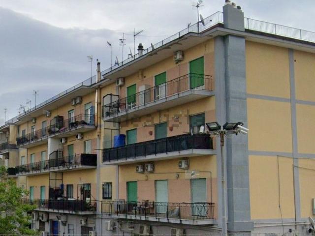 Locale Commerciale in vendita a Pollena Trocchia, Campania