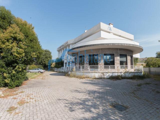 Locale Commerciale in vendita a Soleschiano, Ronchi Dei Legionari
