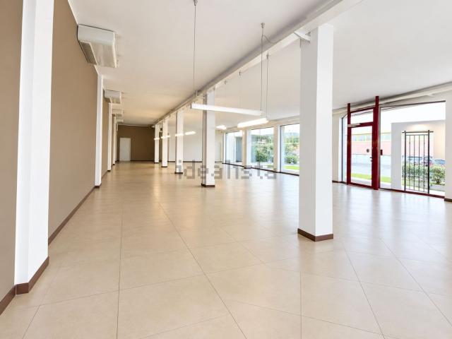 Locale Commerciale in vendita a Castelletto, Abbiategrasso