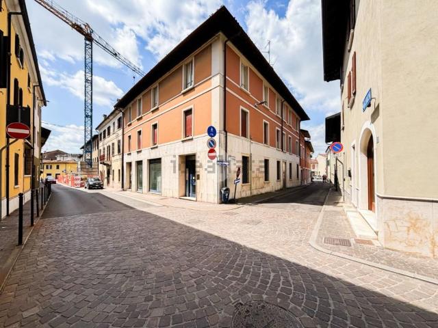 Locale Commerciale in vendita a Leno, Lombardia
