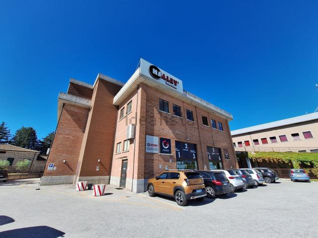 Locale Commerciale in vendita a Campobasso, Molise