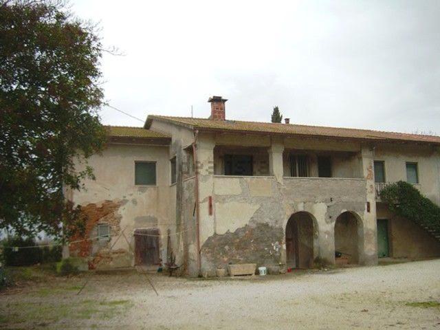 Locale Commerciale in vendita a Marciana, Cascina
