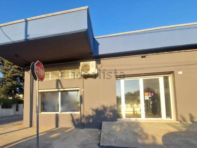 Locale Commerciale in vendita a Puglia, Lecce