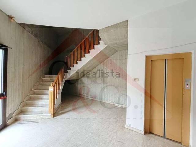 Locale Commerciale in vendita a Torrazzi, Modena