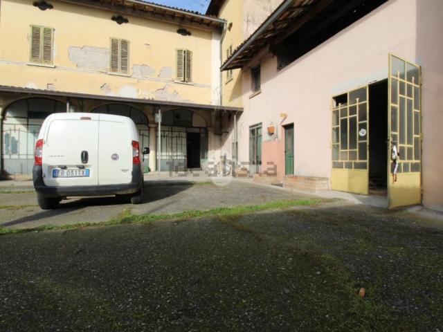 Locale Commerciale in vendita a Capriano Del Colle, Lombardia