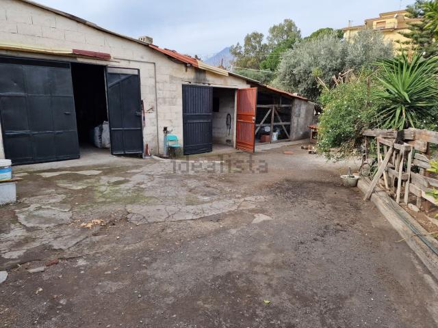 Locale Commerciale in vendita a Riposto, Sicilia
