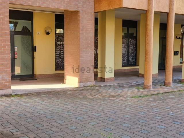 Locale Commerciale in vendita a San Faustino-Madonnina-Quattroville, Modena