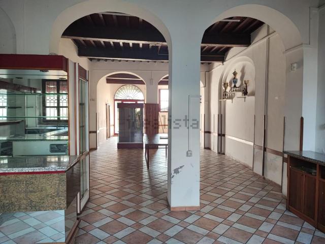 Locale Commerciale in vendita a Santo Pietro Belvedere, San Pietro Belvedere
