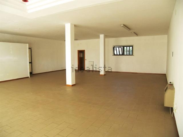 Locale Commerciale in vendita a Torrita, Toscana