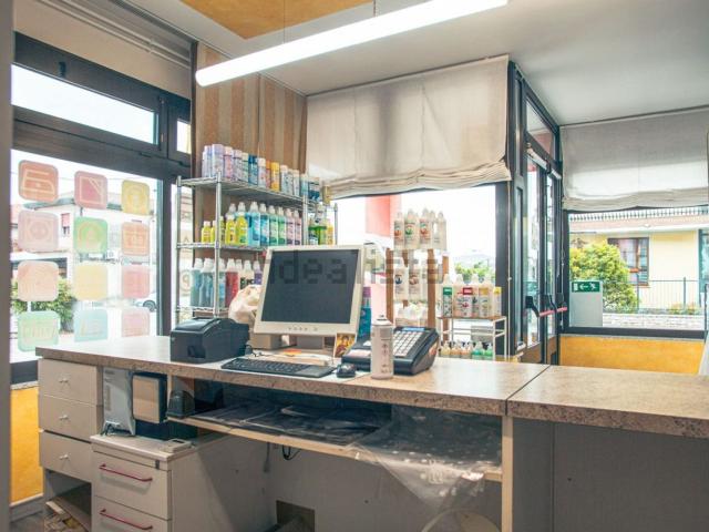 Locale Commerciale in vendita a Villa Estense, Veneto