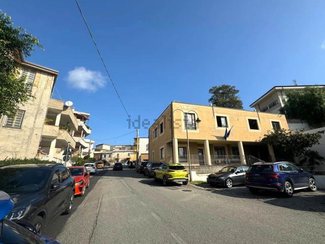Locale Commerciale in vendita a Calabria, Catanzaro