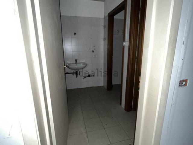 Locale Commerciale in vendita a Pozzuolo Del Friuli, Friuli-Venezia Giulia