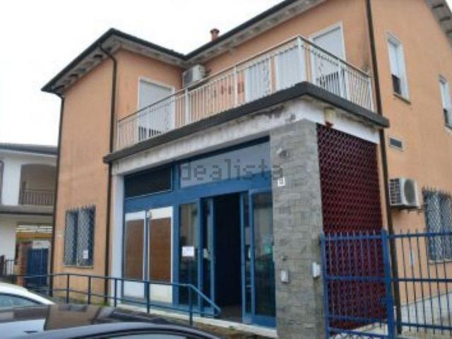 Locale Commerciale in vendita a Unione Terre e Fiumi, Berra