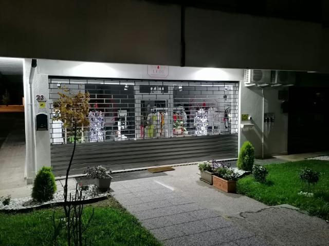 Locale Commerciale in vendita a Rosà, Veneto