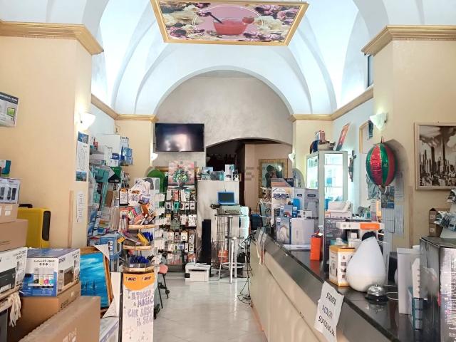 Locale Commerciale in vendita a Puglia, Lecce