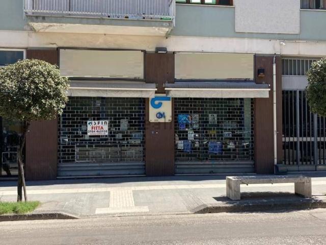 Locale Commerciale in vendita a Popilia, Calabria