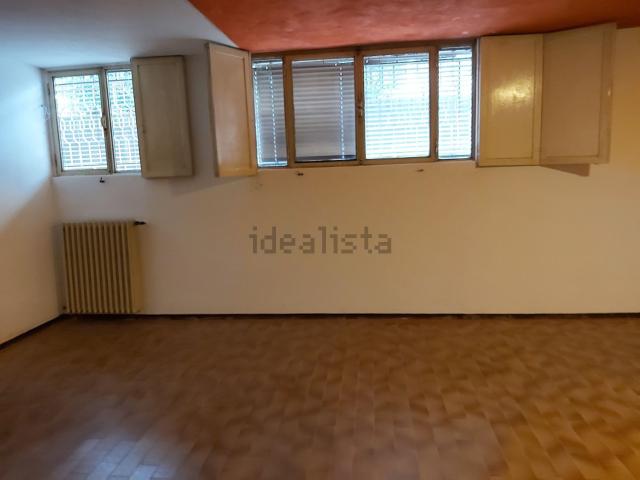 Locale Commerciale in vendita a Suna, Piemonte
