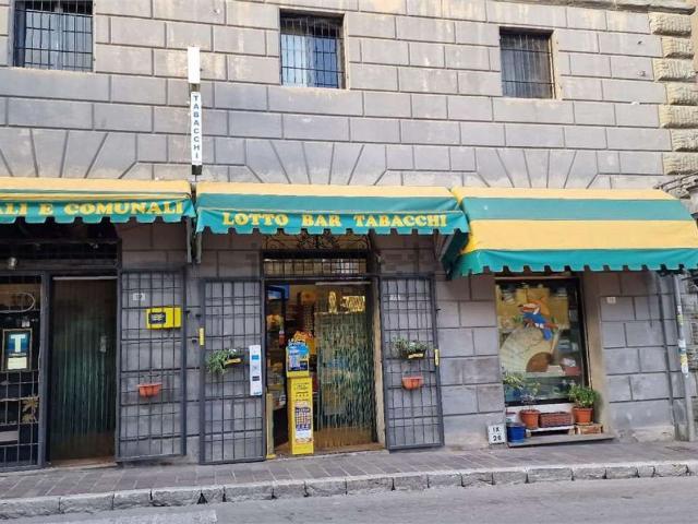 Locale Commerciale in vendita a Magione, Umbria