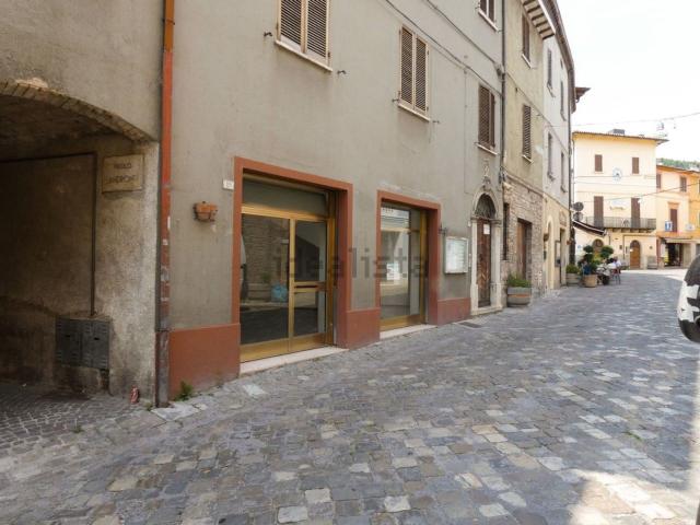 Locale Commerciale in vendita a Marche, Pesaro E Urbino