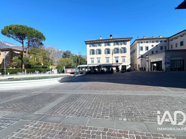 Locale Commerciale in vendita a Comunità della Vallagarina, Borgo Sacco